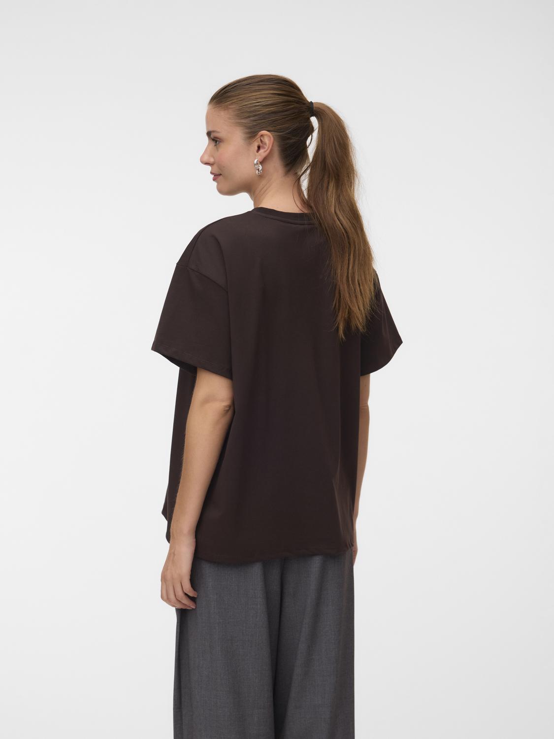 model_shot-back
